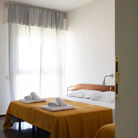 Apartment Spacious And - 5 Minutes From The