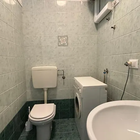 Διαμέρισμα Spacious And - 5 Minutes From The *