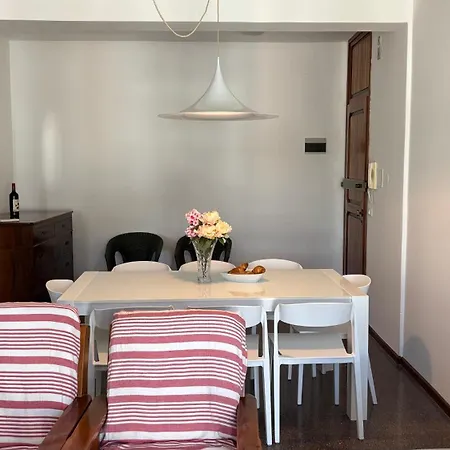 Διαμέρισμα Spacious And - 5 Minutes From The