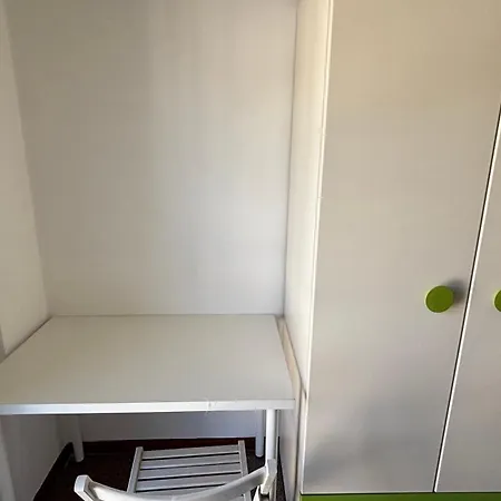 Διαμέρισμα Spacious And - 5 Minutes From The *