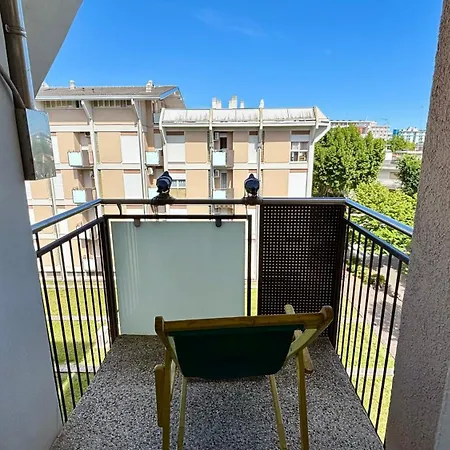 Διαμέρισμα Spacious And - 5 Minutes From The *